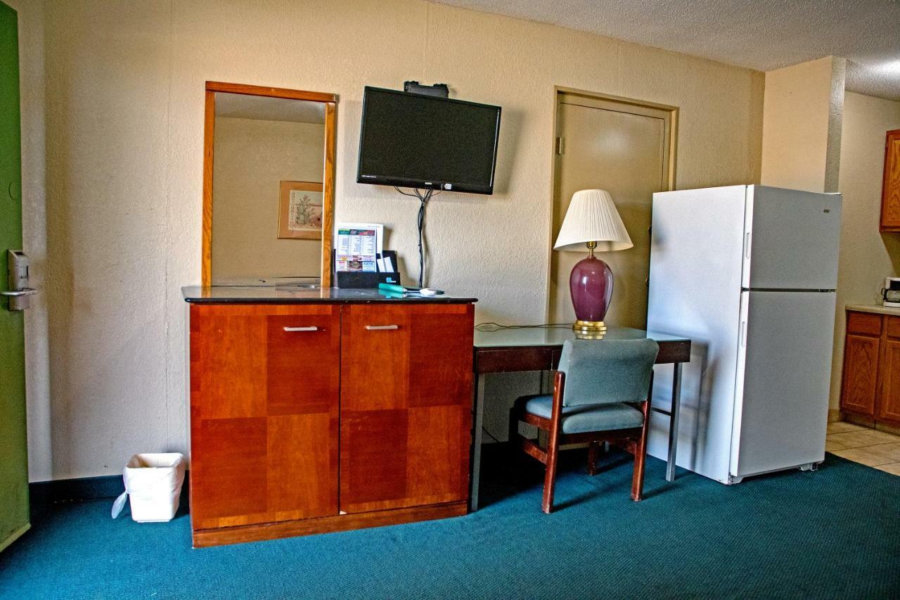 America'S Best Inn And Suites Emporia Eksteriør billede